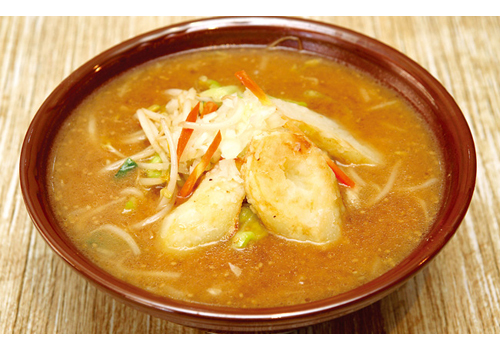 ラーメンは3種類、みそ、しょうゆ、塩。野菜もたっぷり！